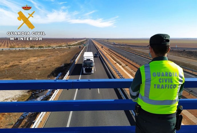 Opc Albacete. Nota De Prensa (Investigación De Un Conductor Por Varios Delitos Contra La Seguridad Vial).