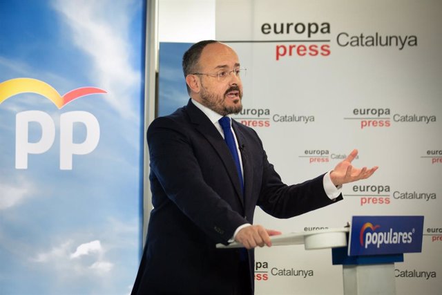 El presidente del PP catalán y candidato del PP a la Presidencia de la Generalitat, Alejandro Fernández