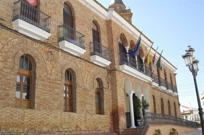 Fachada del Ayuntamiento de Calañas (Huelva)