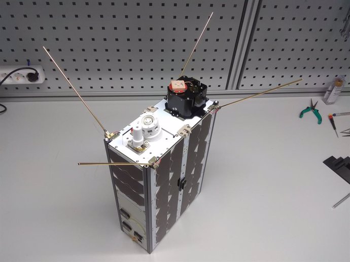 Satélite R2 construido por NanoAvionics y equipado con ExoMG