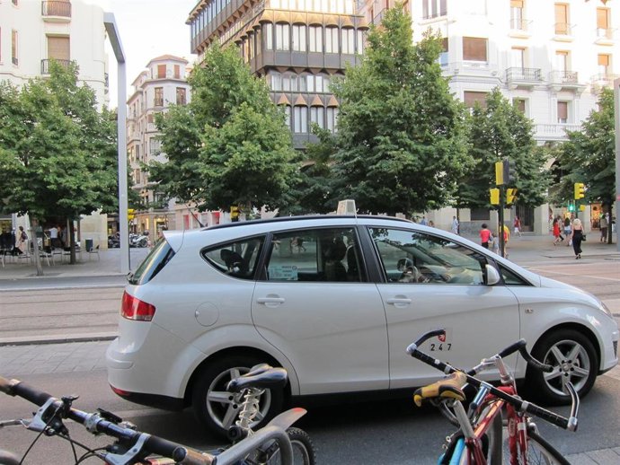 Las nuevas restricciones sanitarias agudizan la situación de los taxistas      