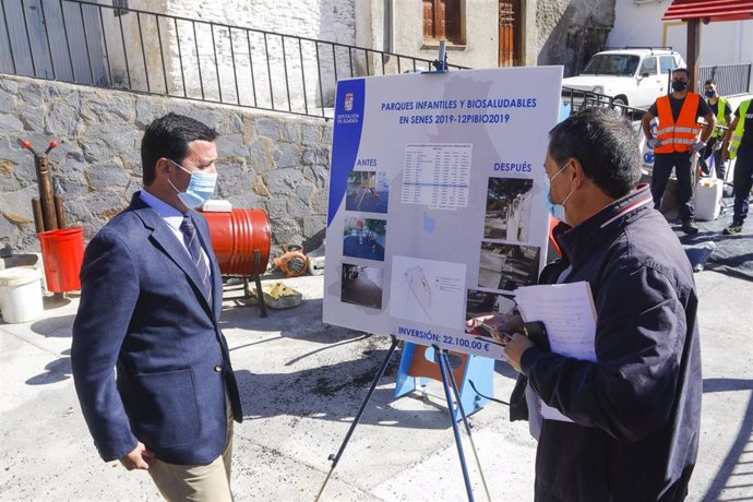 El presidente de la Diputación, Javier Aureliano García, visita una de las obras ejecutadas