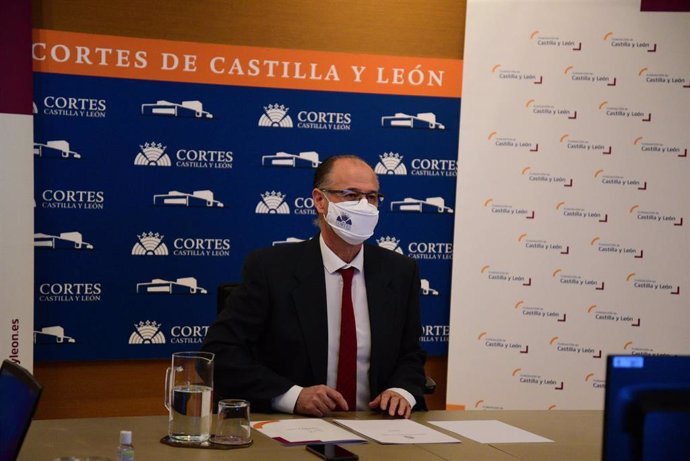 Luis Fuentes preside la reunión del Patronado de la Fundación de Castilla y León.