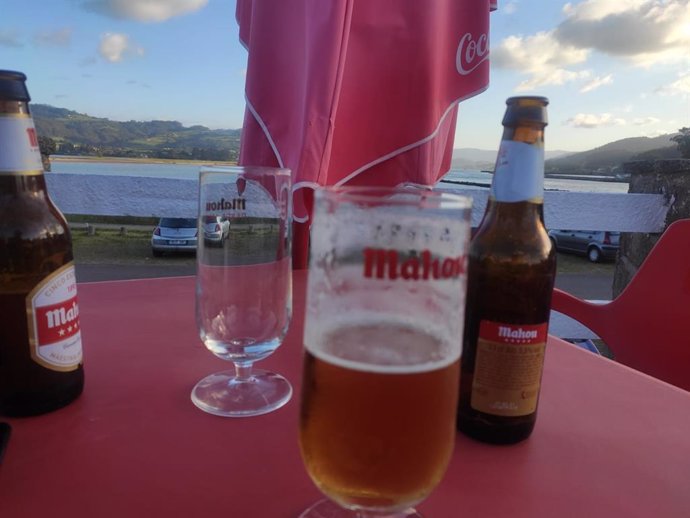 Consumo de cerveza en una terraza