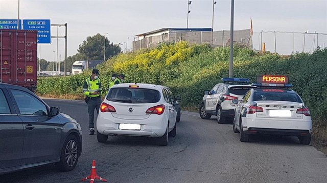 Control de tráfico por parte de Guardia Civil