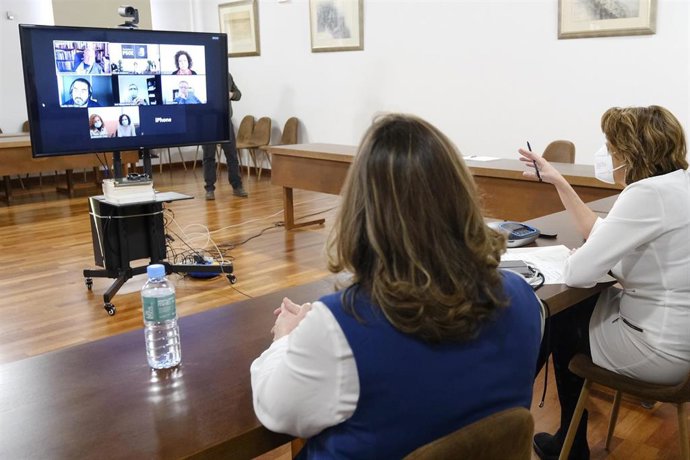 Reunión telemática de Susana Díaz con representantes de los trabajadores de Salud Responde y 061