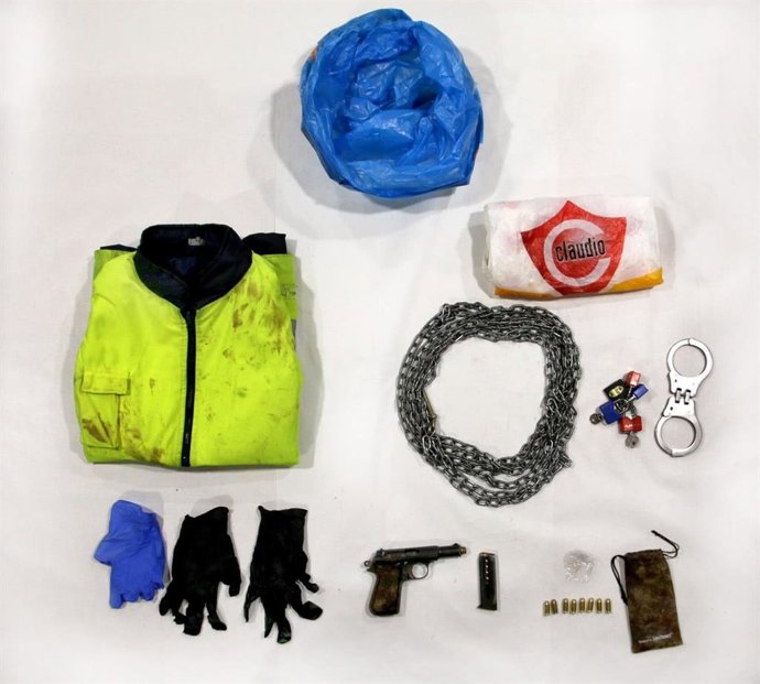 Material incautado al detenido por el crimen de Oza-Cesuras