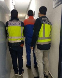 Rdo: Nota De Prensa: "La Policía Nacional Detiene A Un Repartidor De Una Empresa Conocida De Logística, Por Robar Paquetes Que Previamente Seleccionaba"