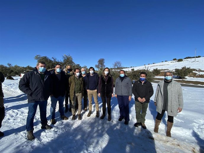 La consejera de Medio Ambiente, Ordenación del Territorio y Sostenibilidad, Paloma Martín, durante su visita al municipio de Estremera.
