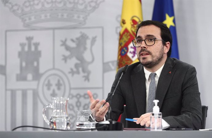 El ministro de Consumo, Alberto Garzón, interviene durante una rueda de prensa convocada ante los medios posterior al Consejo de Ministros, en Madrid, a 19 de enero de 2021. El Consejo de Ministros ha aprobado este martes la declaración de Zona Afectada
