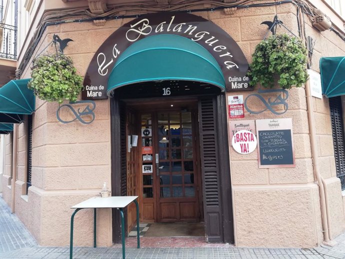 El bar donde ha tenido lugar la rueda de prensa de la manifestación contra el cierre de la hostelería, en la que se ha vetado a periodistas de IB3 y Ara Balears.