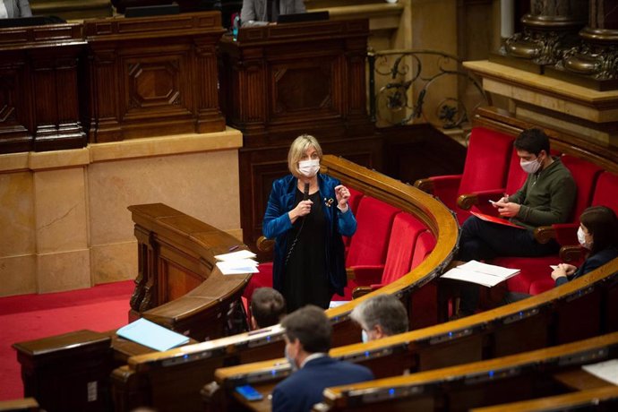 La consellera de Salut de la Generalitat, Alba Vergés interviene durante una sesión plenaria en el Parlament de Catalunya, en Barcelona, Catalunya, a 16 de diciembre de 2020. 