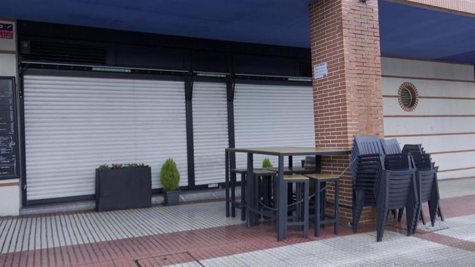 Un local de restauración, cerrado por las restricciones sanitarias.