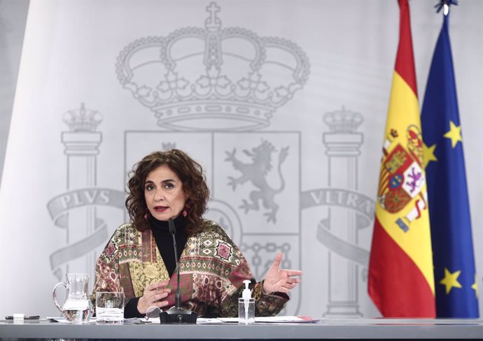 La ministra portavoz y de Hacienda, María Jesús Montero, interviene durante una rueda de prensa convocada ante los medios posterior al Consejo de Ministros, en Madrid, a 19 de enero de 2021. El Consejo de Ministros ha aprobado este martes la declaración