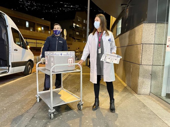 Las primeras dosis de vacuna de Covid-19 llegan al Hospital Nostra Senyora de Meritxell.