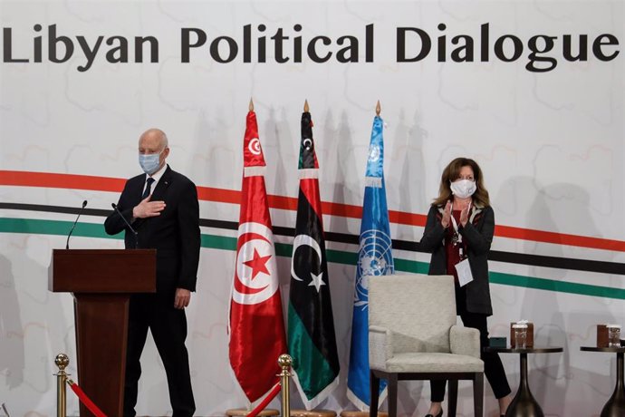 El presidente de Túnez, Kais Saied, y la enviada de la ONU para Libia, Stephanie Williams, durante el inicio del Foro de Diálogo Político Libio en Túnez