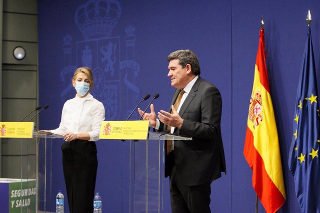 La ministra de Trabajo y Economía Social, Yolanda Díaz, y el ministro de Inclusión, Seguridad Social y Migraciones, José Luis Escrivá