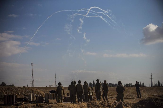 Lanzamiento de cohetes desde la Franja de Gaza hacia Israel