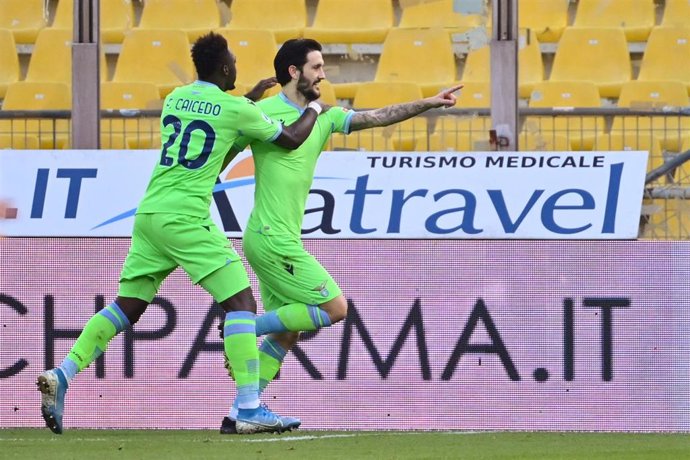 Luis Alberto celebrando un gol con la Lazio junto a Caicedo