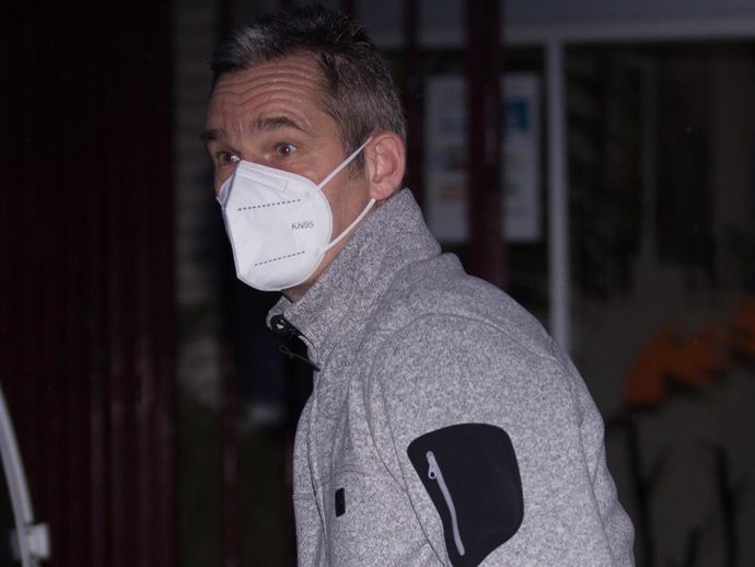 Iñaki Urdangarín, a su llegada esta mañana al centro Don Orione, todavía de noche