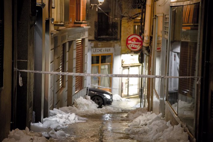 Una calle cortada por la nieve en Toledo.