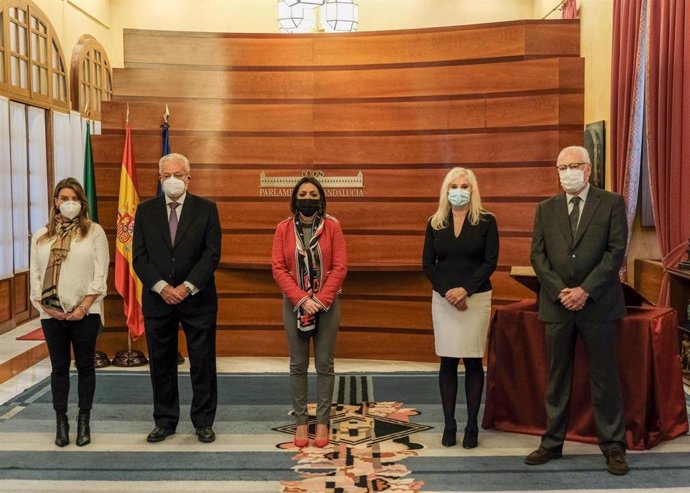 Toma de posesión de los nuevos adjuntos del Defensor del Pueblo Andaluz, Juana Pérez Oller, Jaime Raynaud y Virginia Salmerón.