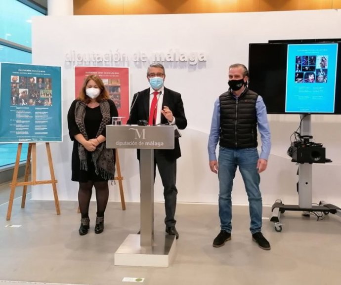 El presidente de la Diputación, Francisco Salado, junto a los diputados provinciales Natacha Rivas y Víctor González.