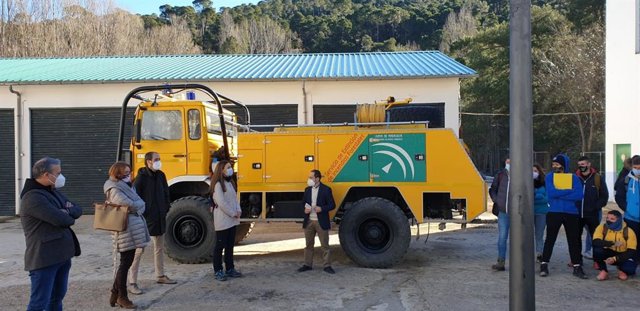 Entrega del vehóculo autobomba cedido al Centro de Capacitación y Experimentación Forestal de Vadillo-Castril