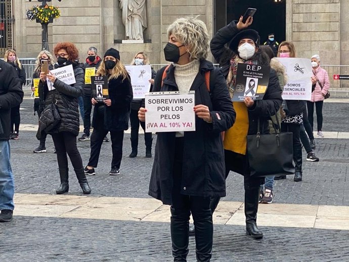 Profesionales de la peluquería y estética reclaman el IVA reducido del 10% de los sectores esenciales