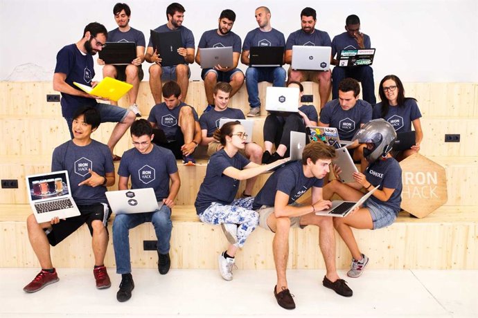 Estudiantes de un bootcamp de Ironhack