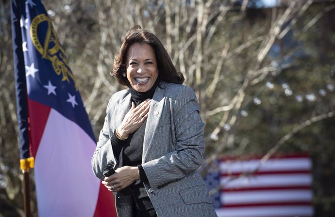 21 December 2020, US, Columbus: Vice President-Elect Kamala Harris greets supporters during a drive-in rally for Democratic senate candidates Jon Ossoff and Rev. Raphael Warnock. Ossoff and Warnock are challenging incumbent Republican senators David Per