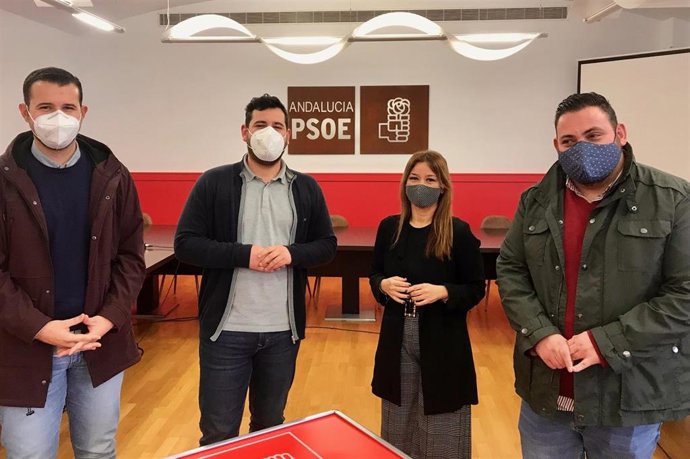 Pérez presenta la campaña del PSOE de apoyo a la juventud