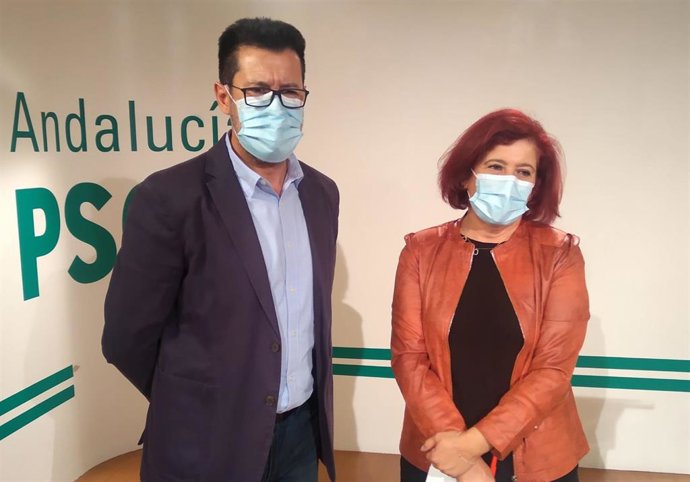 El senador Alejandro Zubeldia y la diputada Elvira Ramón, ambos del PSOE, en imagen de archivo