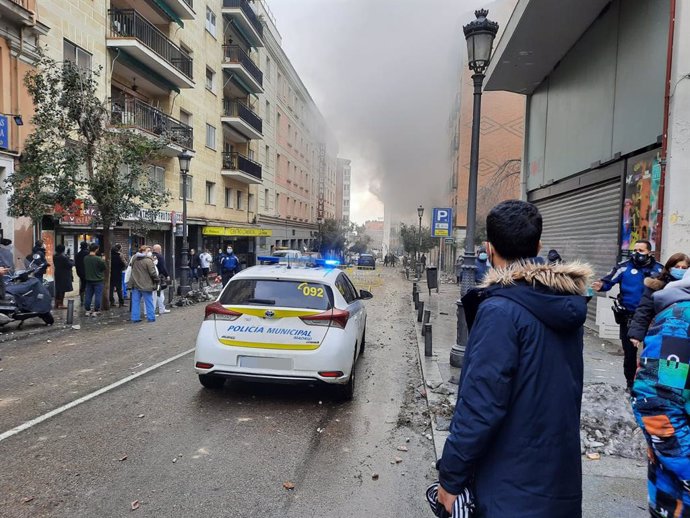 Momentos posteriores a una fuerte explosión registrada la calle Toledo que ha hundido tres plantas de un edificio