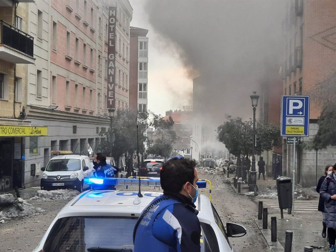 Una forta explosió al carrer Toledo de Madrid destrueix diverses plantes d'un edifici