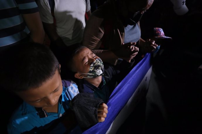 La caravana de migrantes de Honduras es detenida por las autoridades de Guatemala