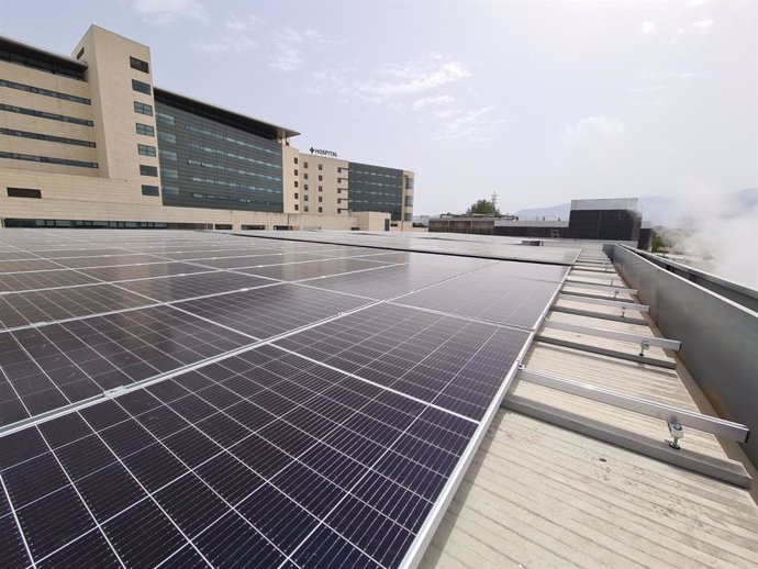 Nota De Prensa: El Hospital Clínico San Cecilio Instala Una Planta Solar Fotovoltaica Para Producir Energía Limpia Destinada Al Autoconsumo