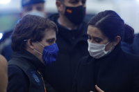 Ayuso ofrece su colaboración al Ayuntamiento y lamenta los "episodios muy duros" que ha sufrido la región