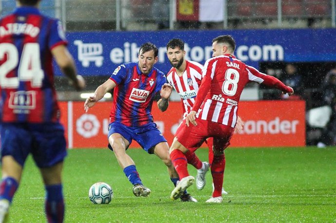 Enrich (Eibar) y Saúl (Atlético)