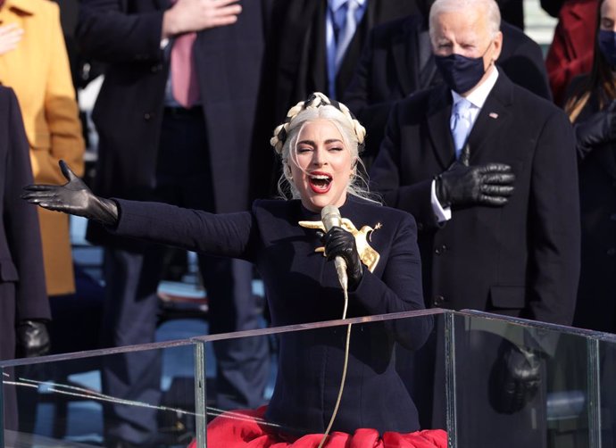 Lady Gaga canta el himno de Estados Unidos en la investidura de Joe Biden