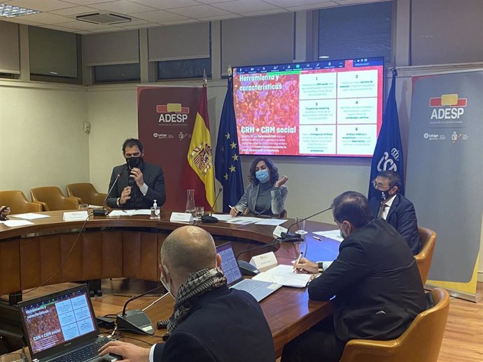 Irene Lozano preside una reunión del Consejo Asesor del Deporte Español (CADE)