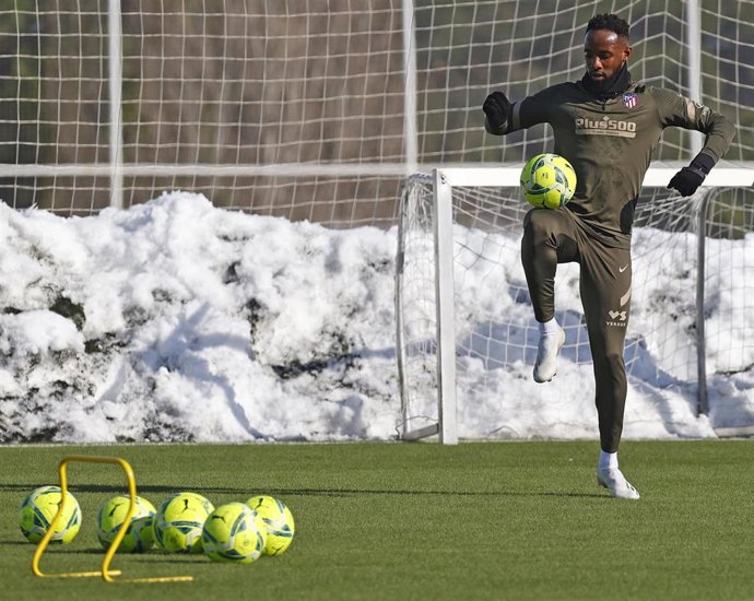 Moussa Dembélé durante su primer entrenamiento con el Atlético de Madrid