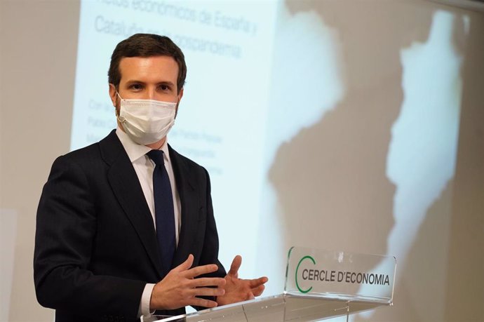 El líder del PP,  Pablo Casado, participa en una conferencia-coloquio organizada por el Círculo de Economía en Barcelona.