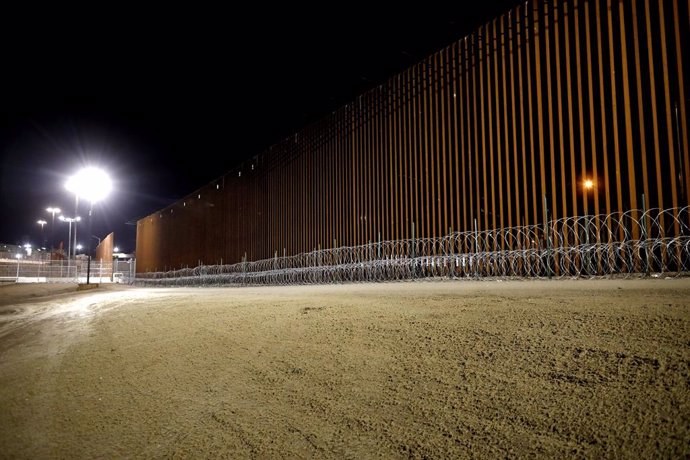 January 29, 2019 - Imperial, California, United States: New border wall enforced with concertina wire along the U.S.-Mexico border, Calexico, and Mexicali, U.S. in the Border Patrol El Centro Sector. A new report in April 2019 highlights the dangerous u