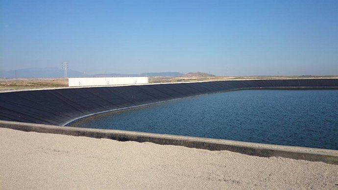 Balsa de regadío en Magallón (Zaragoza)