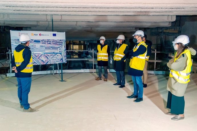 El conseller de Política Territorial, Obras Públicas y Movilidad, Arcadi España, visita las obras del tramo subterráneo de la Línea 10 de Metrovalencia