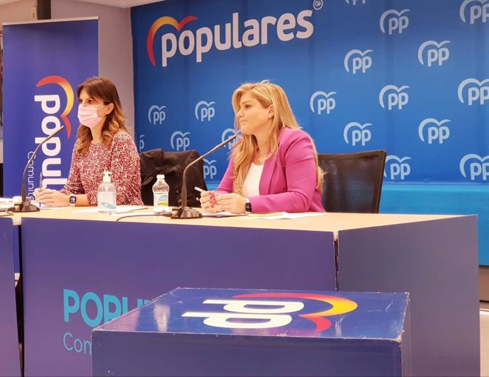 La Secretaria General Del PPCV, Eva Orti,Z Y La Portavoz De Educación, Beatriz Gascó, En Rueda De Prensa