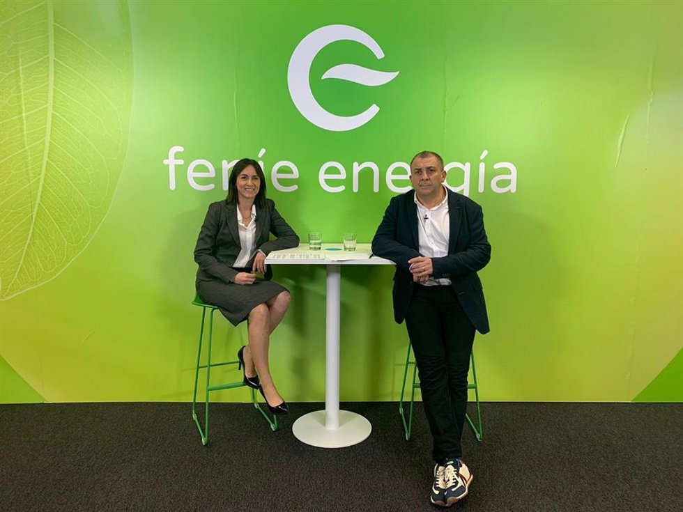 La directora general de Feníe Energía, Paula Román, y el presidente, Jaume Fornés, en la presentación de su plan estratégico