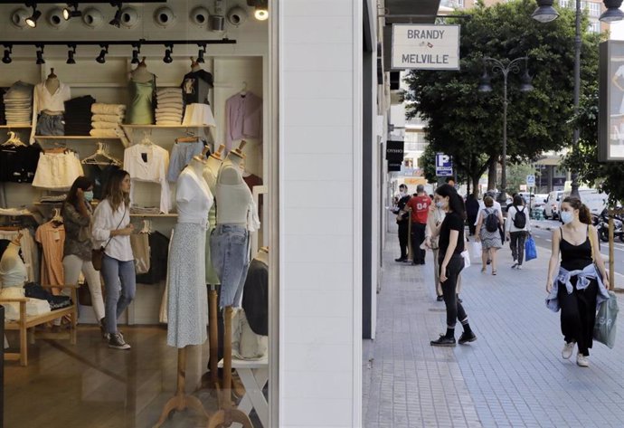 Tienda abierta en Valncia el primer día de la fase 1