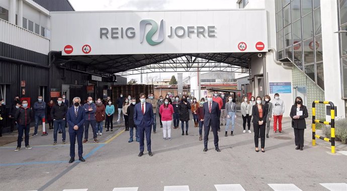 Illa visita la nueva planta de producción de medicamentos inyectables de Reig Jofre